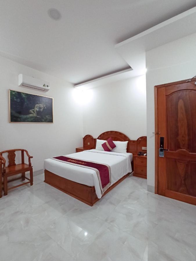 Royal Hotel Bac Lieu Екстериор снимка