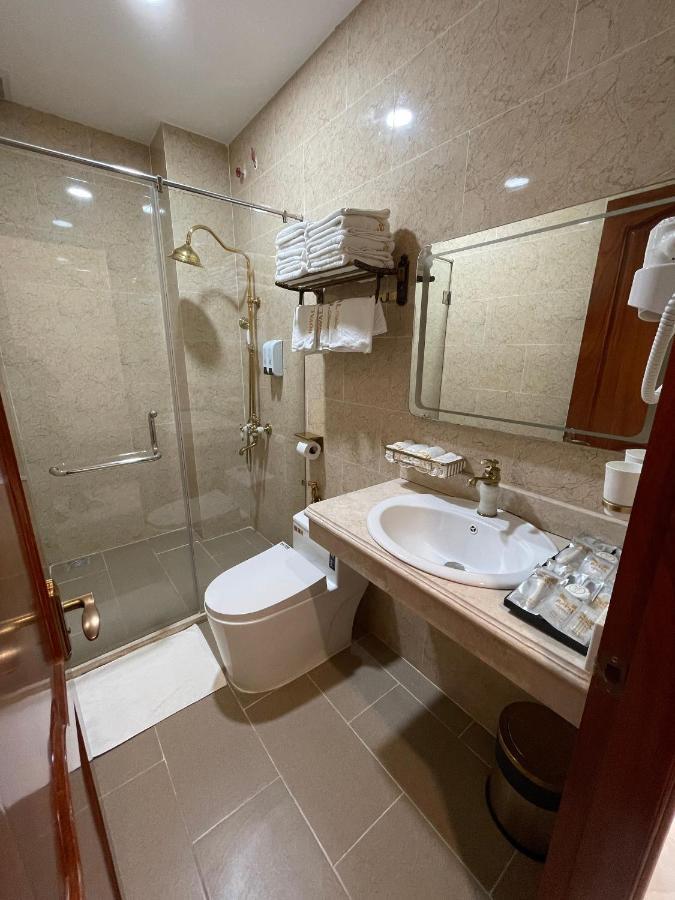 Royal Hotel Bac Lieu Екстериор снимка